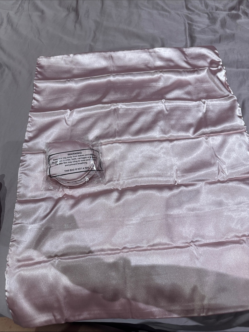 Silky Pink Satin Pillowcase + eyeshade - Unbranded